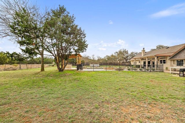 911 Oak Meadow DR, Dripping Springs, TX 78620