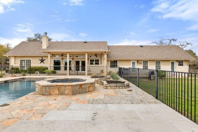 911 Oak Meadow DR, Dripping Springs, TX 78620
