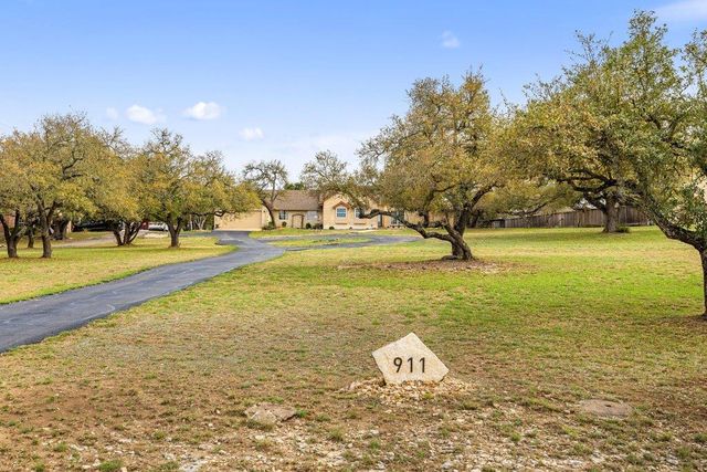 911 Oak Meadow DR, Dripping Springs, TX 78620