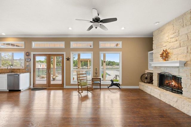 911 Oak Meadow DR, Dripping Springs, TX 78620