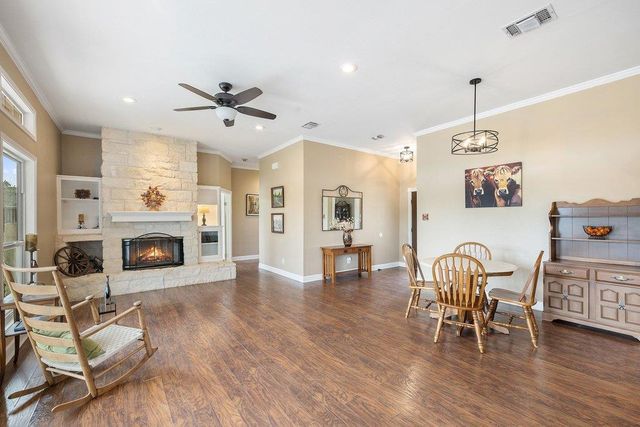 911 Oak Meadow DR, Dripping Springs, TX 78620