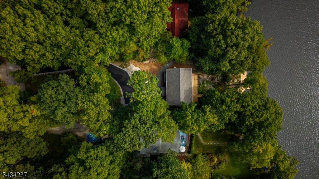 310 W Lakeshore Dr, Vernon Twp., NJ 07422 — photo 4