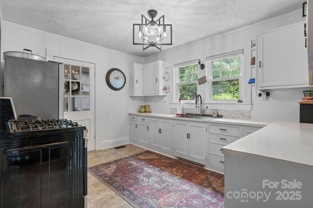 857 Norwood Street SW, Lenoir, NC 28645