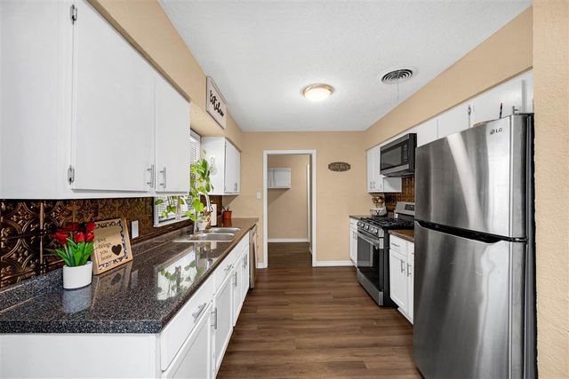 2202 NW 36th St, Lawton, OK 73505