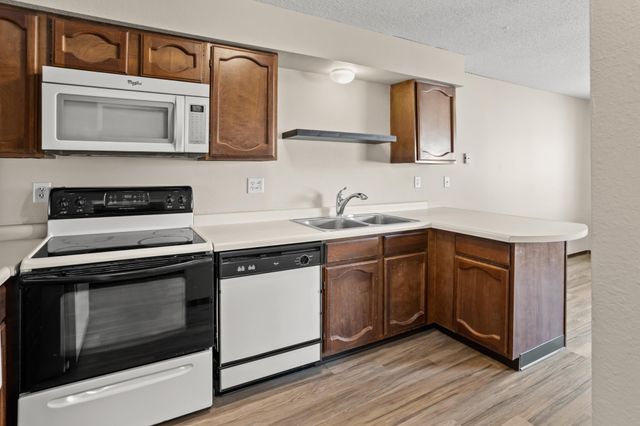 2305 4th Avenue S, Moorhead, MN 56560