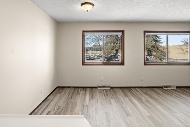 2305 4th Avenue S, Moorhead, MN 56560