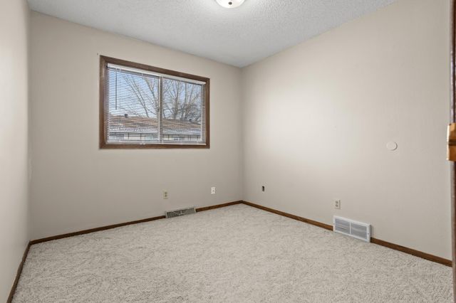 2305 4th Avenue S, Moorhead, MN 56560