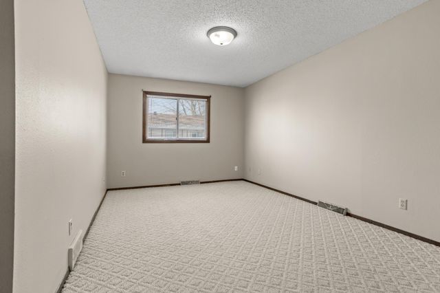 2305 4th Avenue S, Moorhead, MN 56560