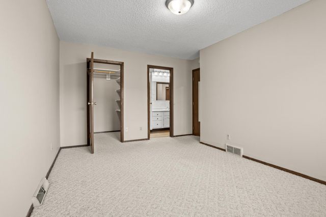 2305 4th Avenue S, Moorhead, MN 56560