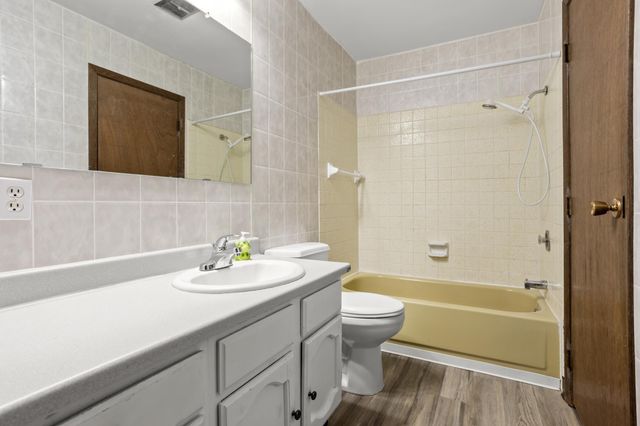 2305 4th Avenue S, Moorhead, MN 56560