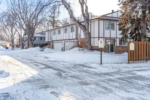 2305 4th Avenue S, Moorhead, MN 56560