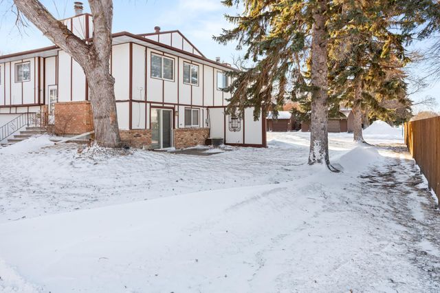 2305 4th Avenue S, Moorhead, MN 56560