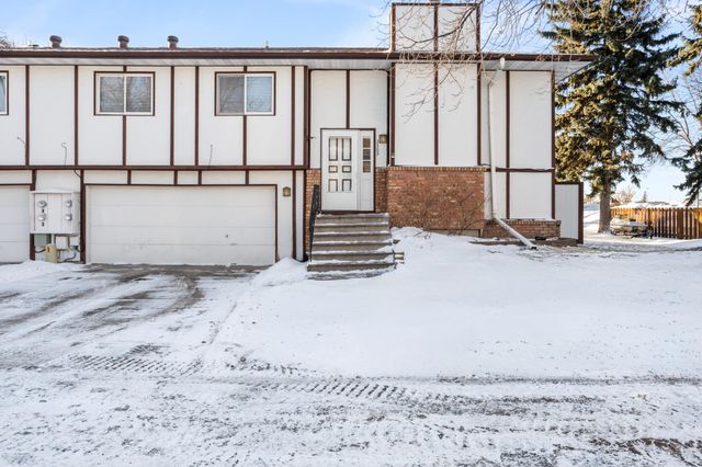 2305 4th Avenue S, Moorhead, MN 56560