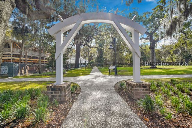 27 5th Ave, Bluffton, SC 29910