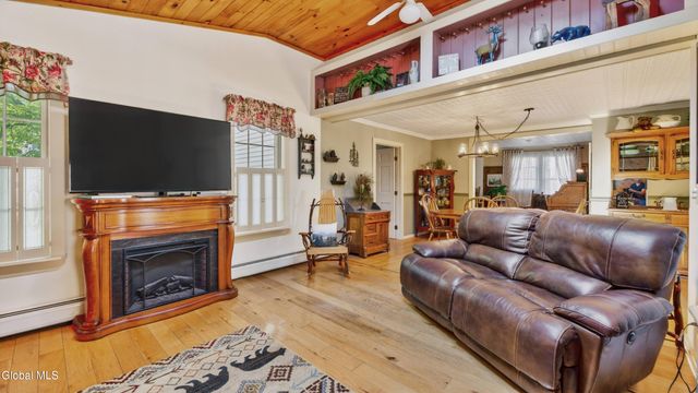 19 W Montgomery Street, Johnstown, NY 12095