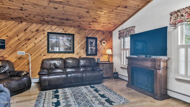 19 W Montgomery Street, Johnstown, NY 12095