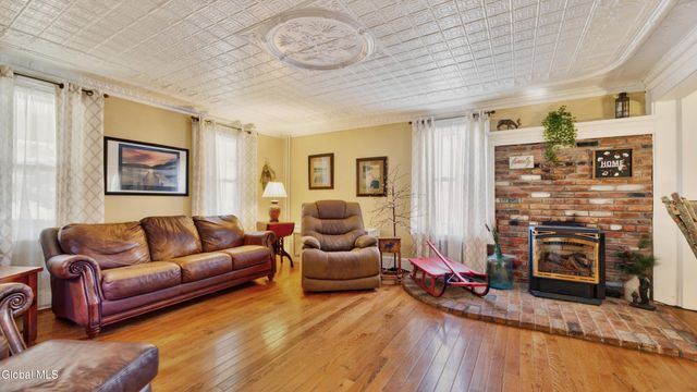 19 W Montgomery Street, Johnstown, NY 12095
