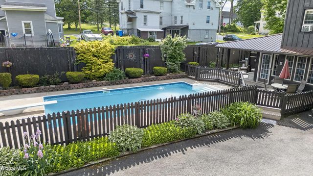 19 W Montgomery Street, Johnstown, NY 12095