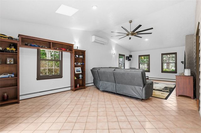 2034 Ewings Mill Rd, Robinson Twp, PA 15108