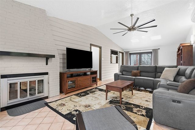 2034 Ewings Mill Rd, Robinson Twp, PA 15108