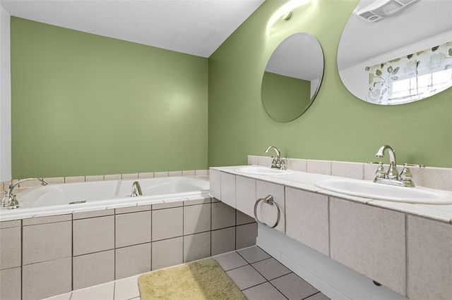 2034 Ewings Mill Rd, Robinson Twp, PA 15108