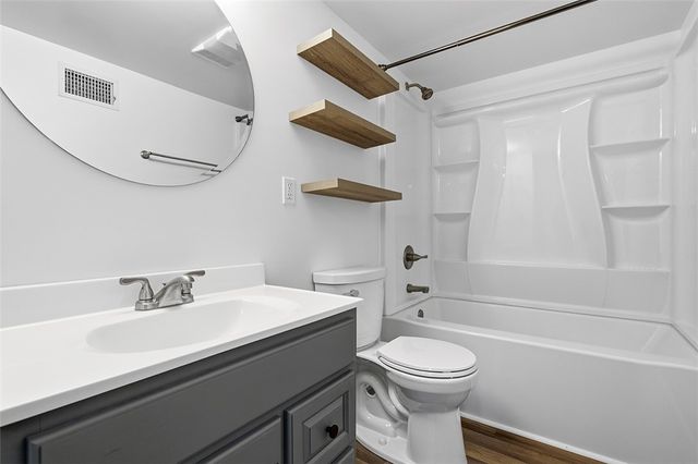 2034 Ewings Mill Rd, Robinson Twp, PA 15108