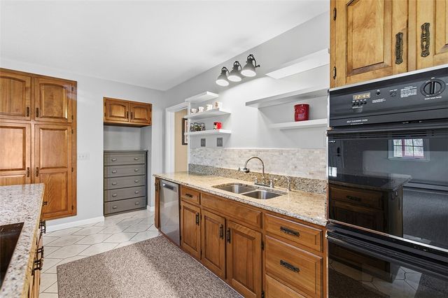 2034 Ewings Mill Rd, Robinson Twp, PA 15108