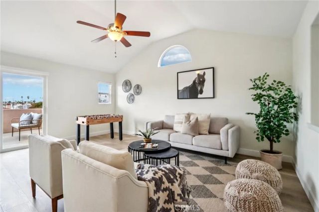 526 12th, Huntington Beach, CA 92648