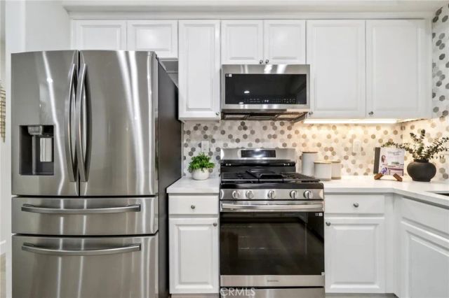 526 12th, Huntington Beach, CA 92648