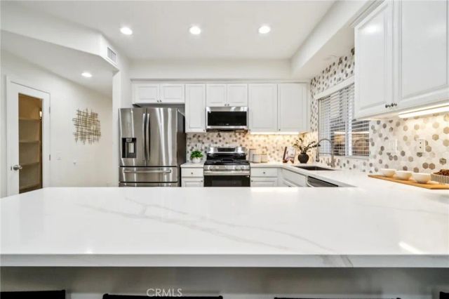 526 12th, Huntington Beach, CA 92648