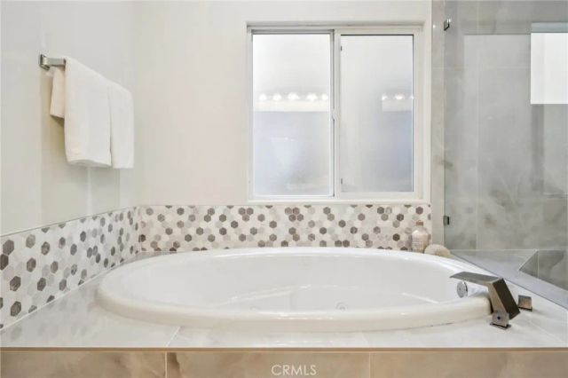 526 12th, Huntington Beach, CA 92648