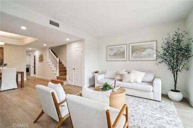 526 12th, Huntington Beach, CA 92648