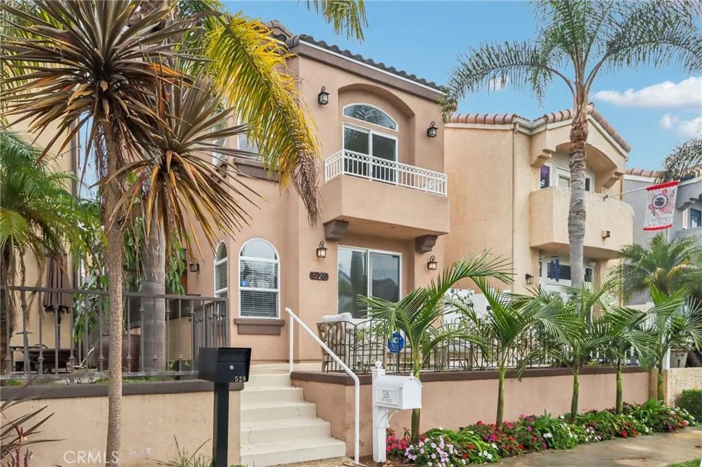 526 12th, Huntington Beach, CA 92648