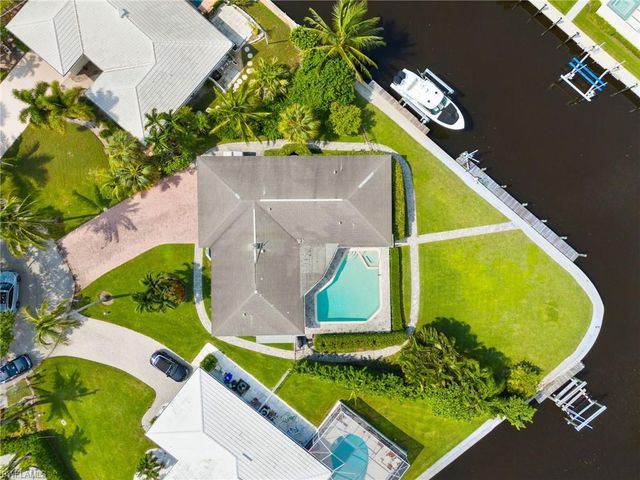 2140 Shad CT, Naples, FL 34102