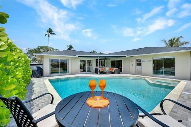 2140 Shad CT, Naples, FL 34102