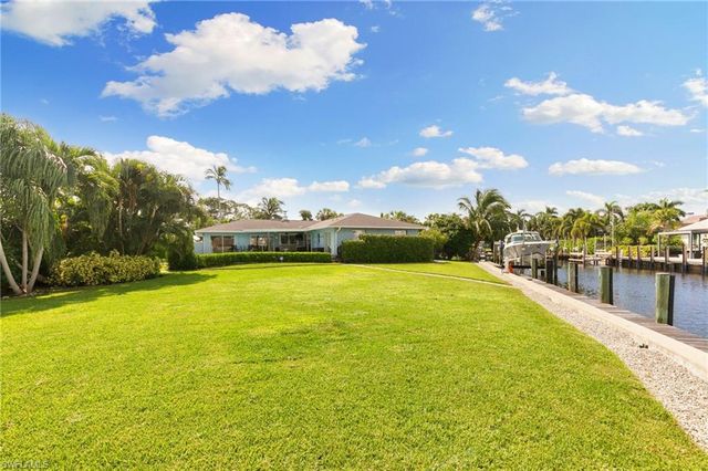 2140 Shad CT, Naples, FL 34102
