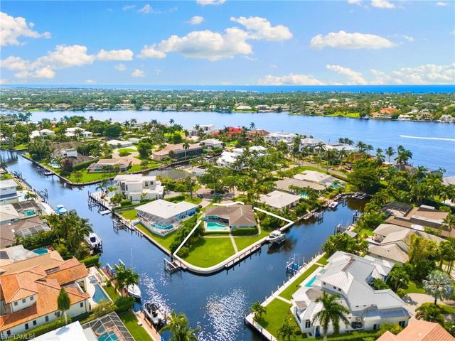 2140 Shad CT, Naples, FL 34102