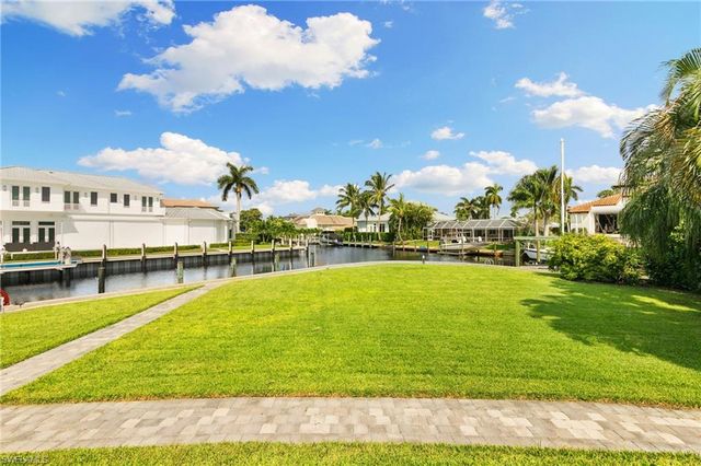 2140 Shad CT, Naples, FL 34102
