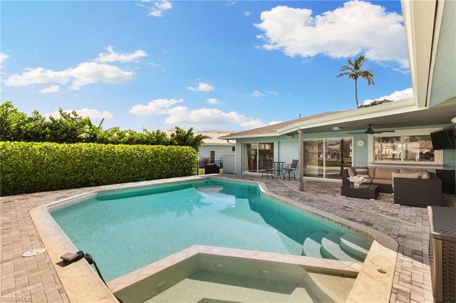 2140 Shad CT, Naples, FL 34102