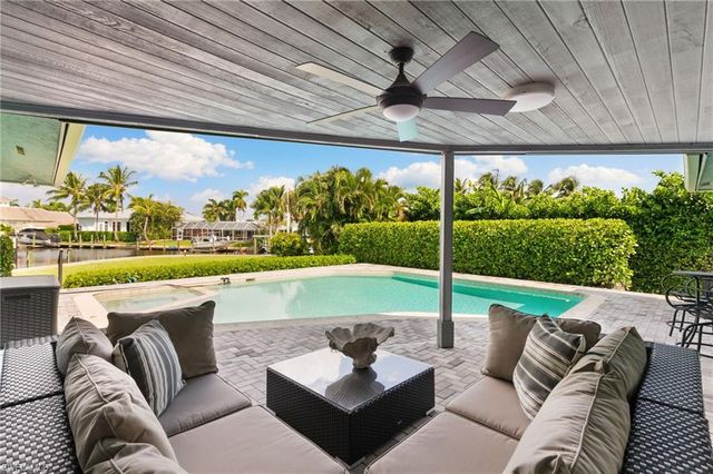 2140 Shad CT, Naples, FL 34102
