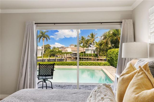 2140 Shad CT, Naples, FL 34102