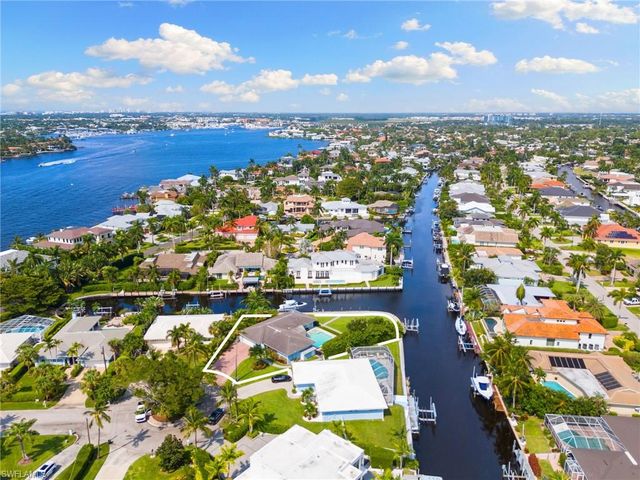 2140 Shad CT, Naples, FL 34102