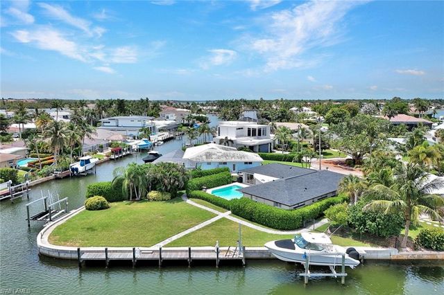 2140 Shad CT, Naples, FL 34102