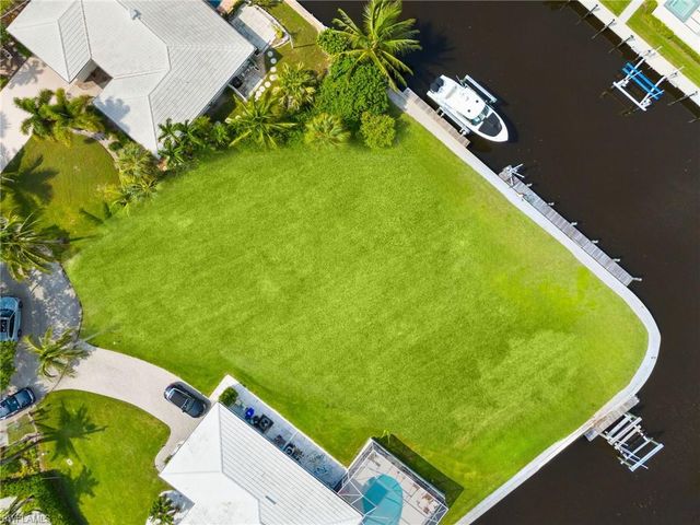 2140 Shad CT, Naples, FL 34102