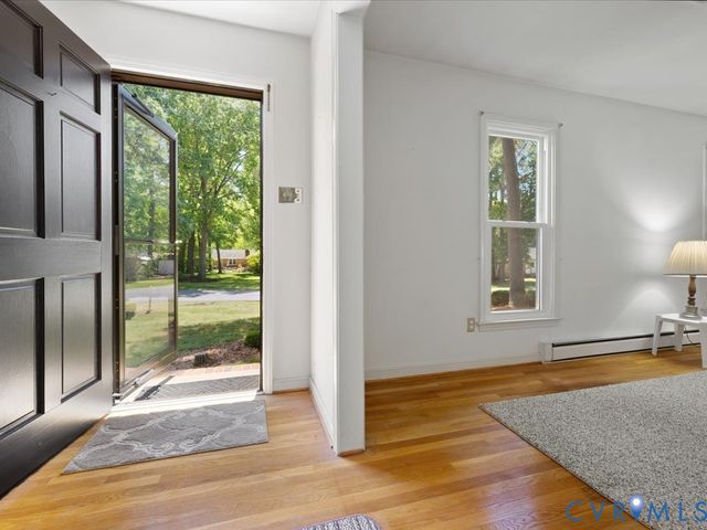 9740 Redbridge Rd, North Chesterfield, VA 23236