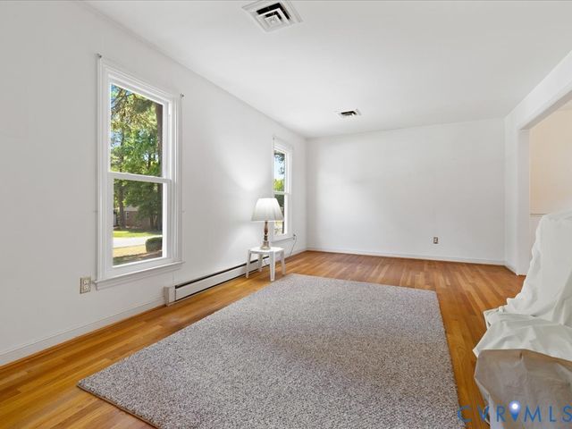 9740 Redbridge Rd, North Chesterfield, VA 23236