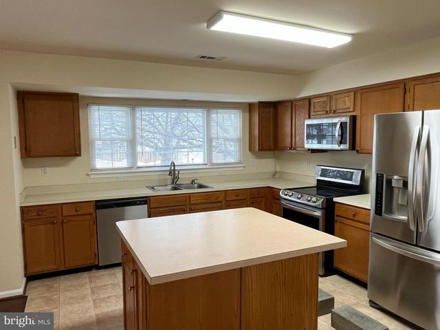 874 WATERFORD DR, Frederick, MD 21702