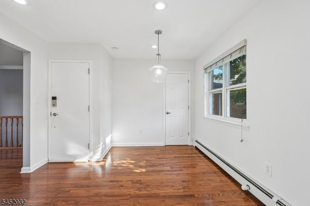 39 Manchester Ct, Wayne Twp., NJ 07470