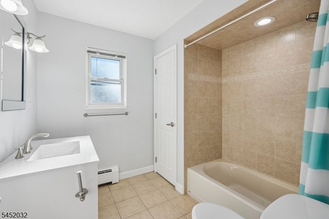 39 Manchester Ct, Wayne Twp., NJ 07470