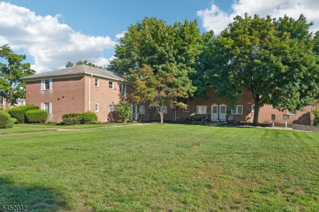 39 Manchester Ct, Wayne Twp., NJ 07470